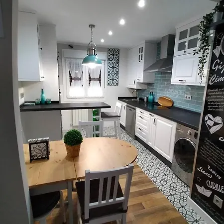 Arte Y Descanso: Historic Cimadevilla Near Marina And Beaches Apartment