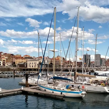 Arte Y Descanso: Historic Cimadevilla Near Marina And Beaches